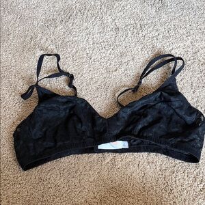 Colsie Black Lace Wireless Bralette with Adjustable Straps